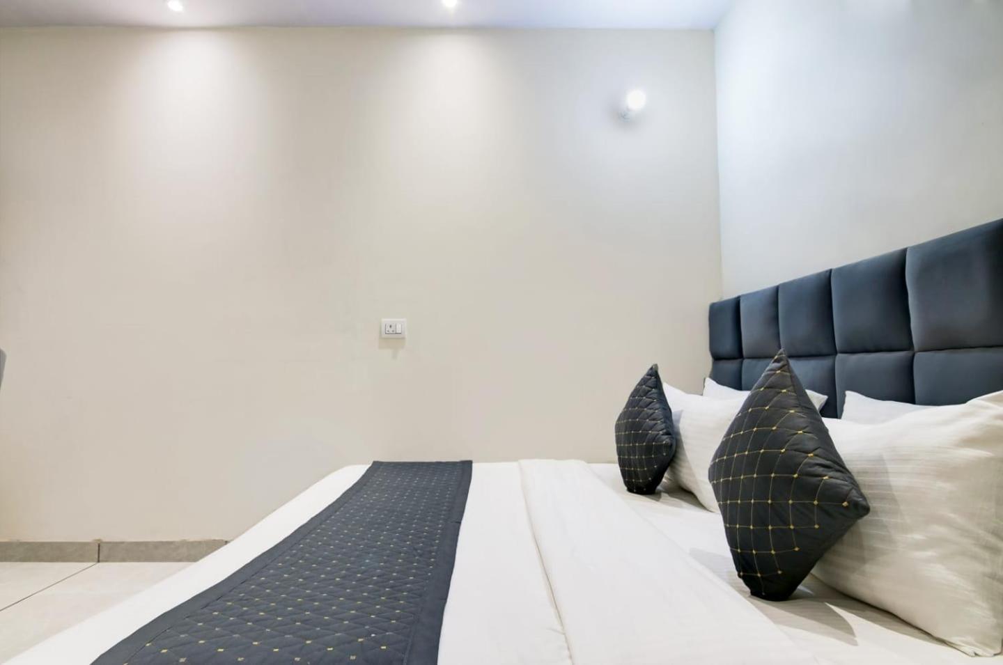 Hotel De Hocks Deluxe - New Delhi Railway Station מראה חיצוני תמונה