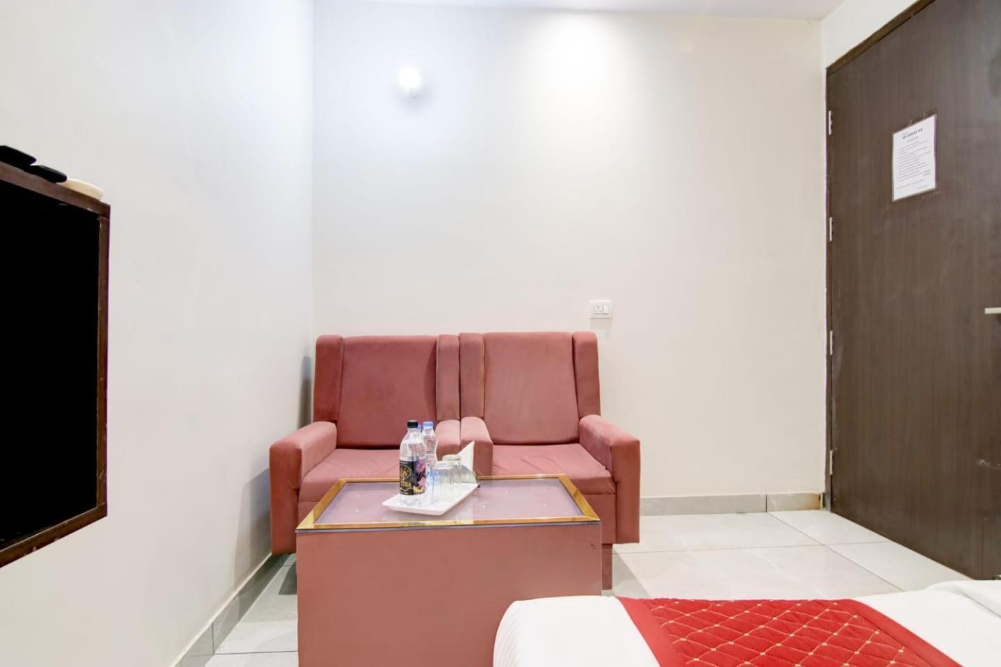 Hotel De Hocks Deluxe - New Delhi Railway Station מראה חיצוני תמונה