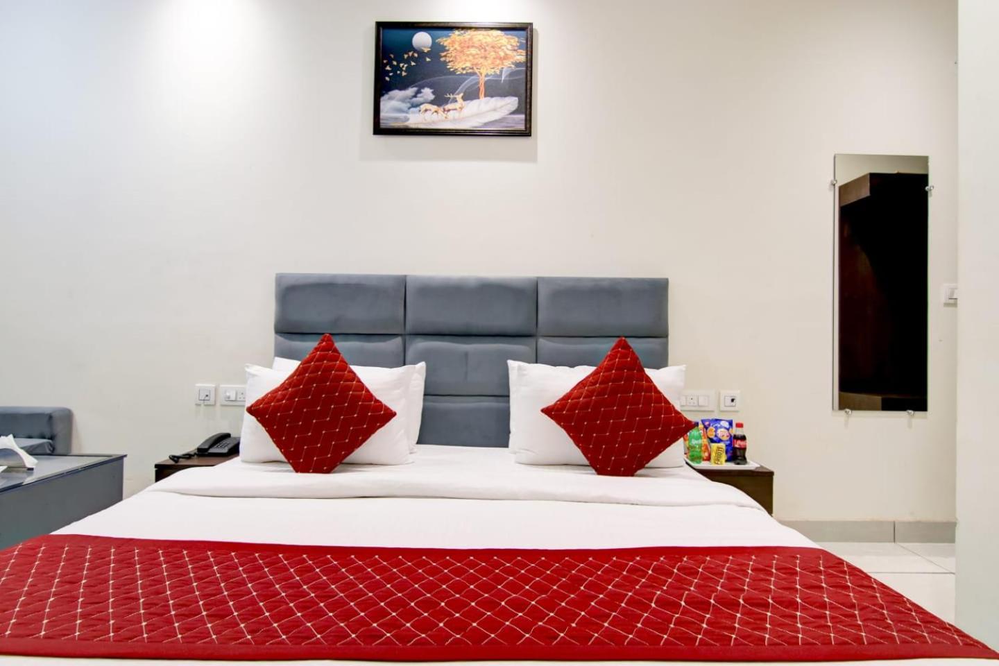 Hotel De Hocks Deluxe - New Delhi Railway Station מראה חיצוני תמונה