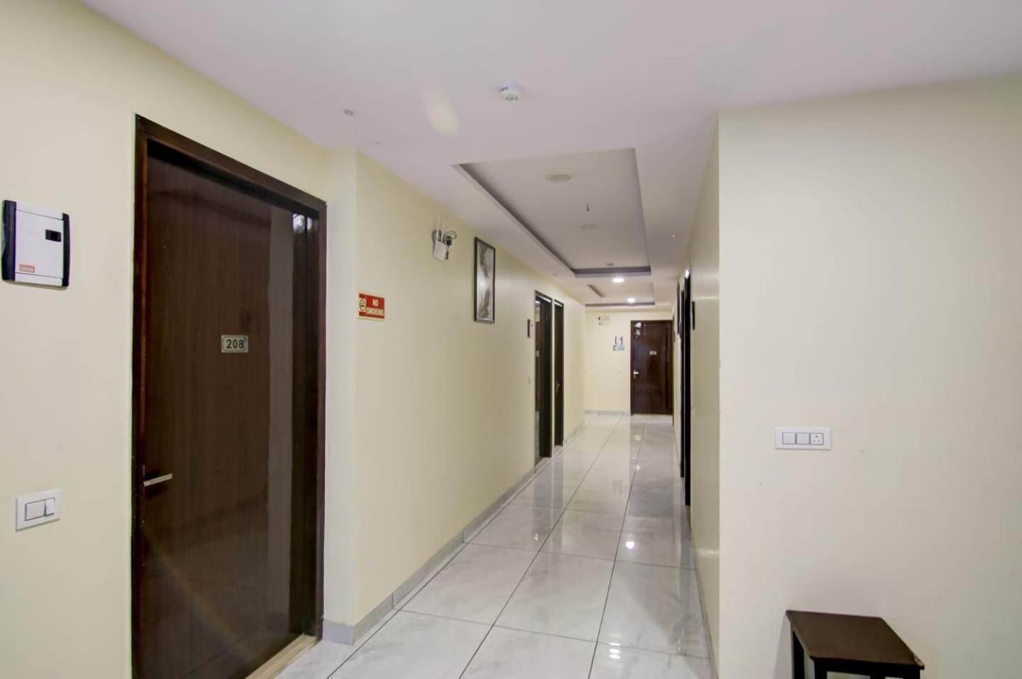 Hotel De Hocks Deluxe - New Delhi Railway Station מראה חיצוני תמונה
