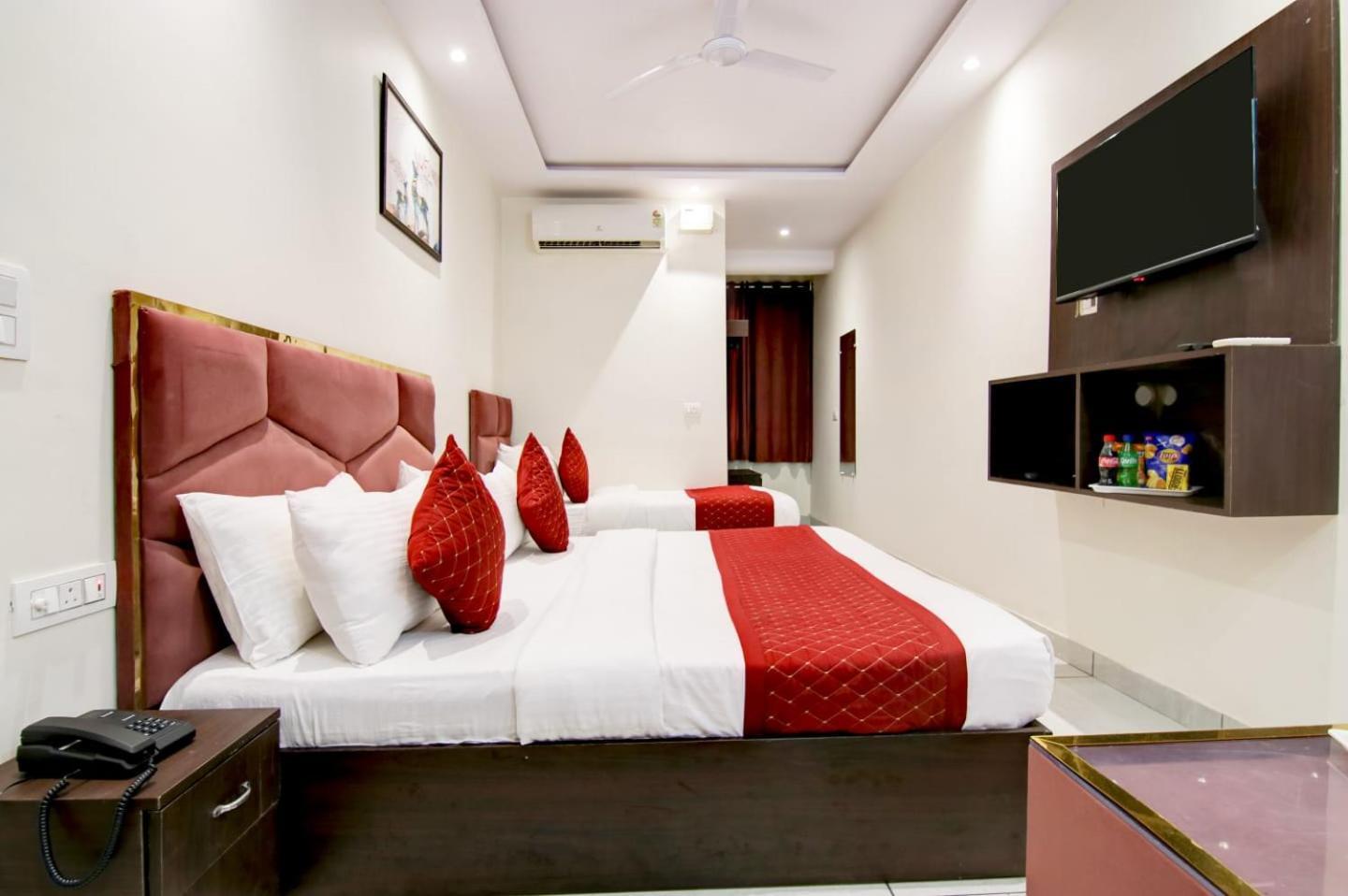 Hotel De Hocks Deluxe - New Delhi Railway Station מראה חיצוני תמונה
